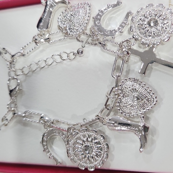 🔹️ Persimmon🔹 Silver Tone Charm 7"  Rodeo Cowgirl Horshshoe Bracelet NWT  ✨️🩶 - Picture 3 of 4